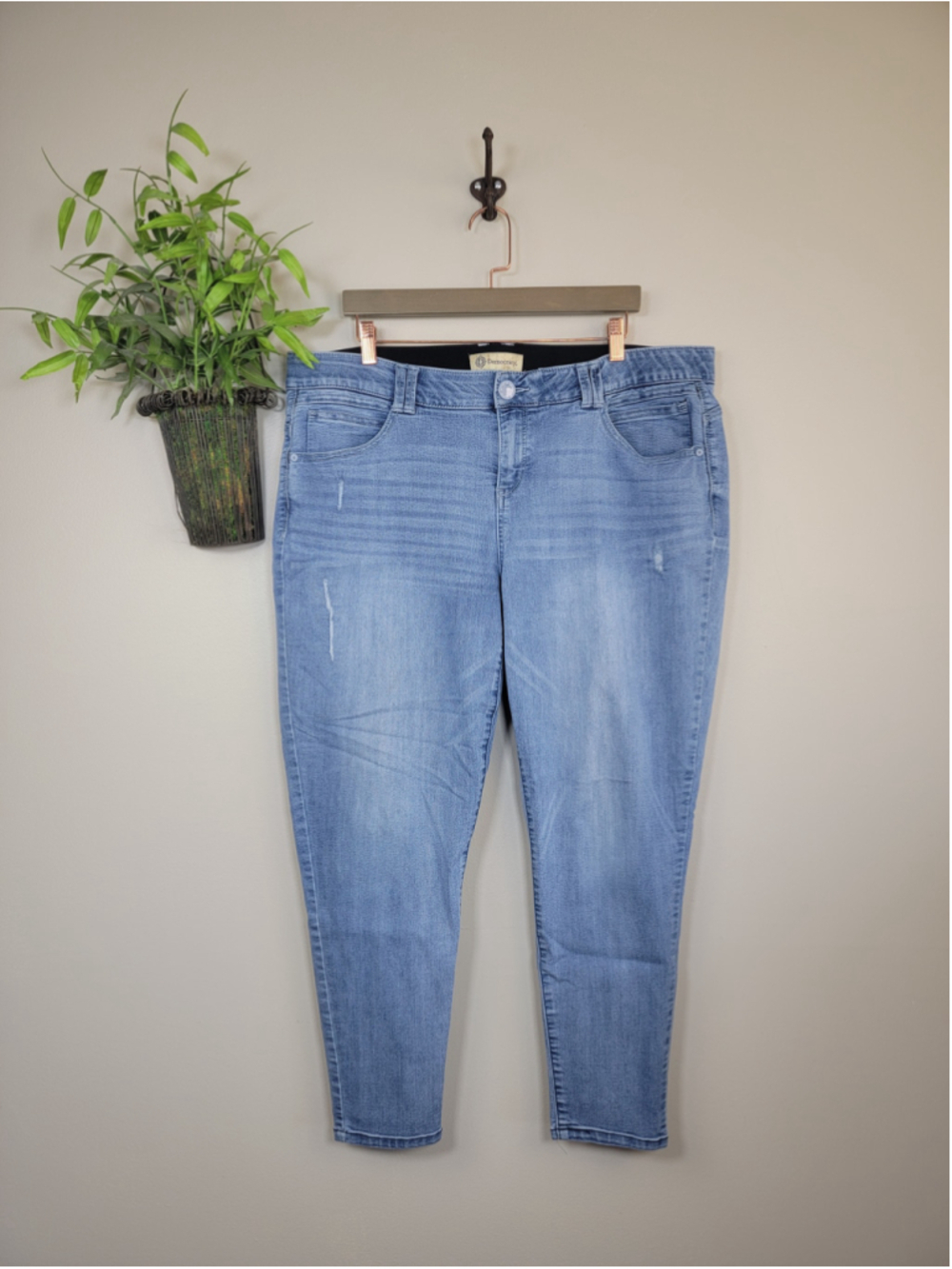 Democracy 20W Skinny Jeans Mid Rise Light Blue Stretch Sculpting Ab Technology